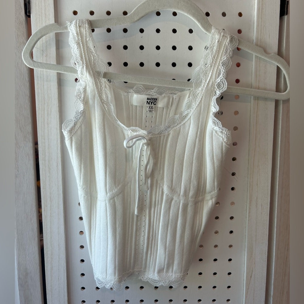 Madden NYC White Lace Trim Tank – Y2K Coquette Top XXS